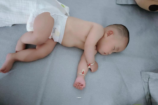 阿里怀孕多久肚子会胀气